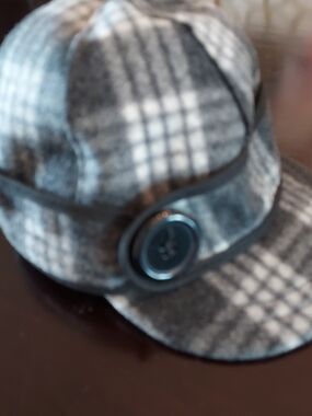 Women's Vintage Gray Plaid Wool-Blend Hat with Decorative Button. Sz 7.5"